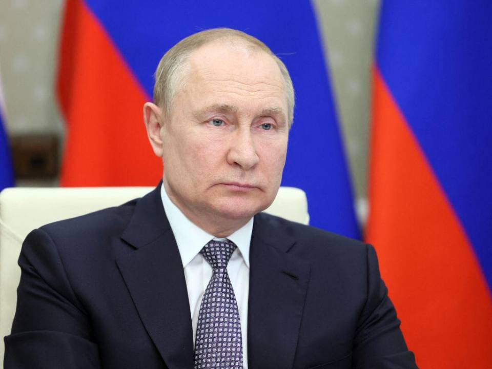 Los líderes se burlaron de algunas fotos del presidente ruso, Vladimir Putin, donde aparece con pecho descubierto.