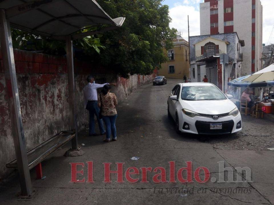 En la mañana del lunes hubo presencia de elementos de la Fuerza Nacional de Seguridad del Transporte Urbano (FNSTU) en el punto de taxis del Centro, pero el acompañamiento no fue permanente.