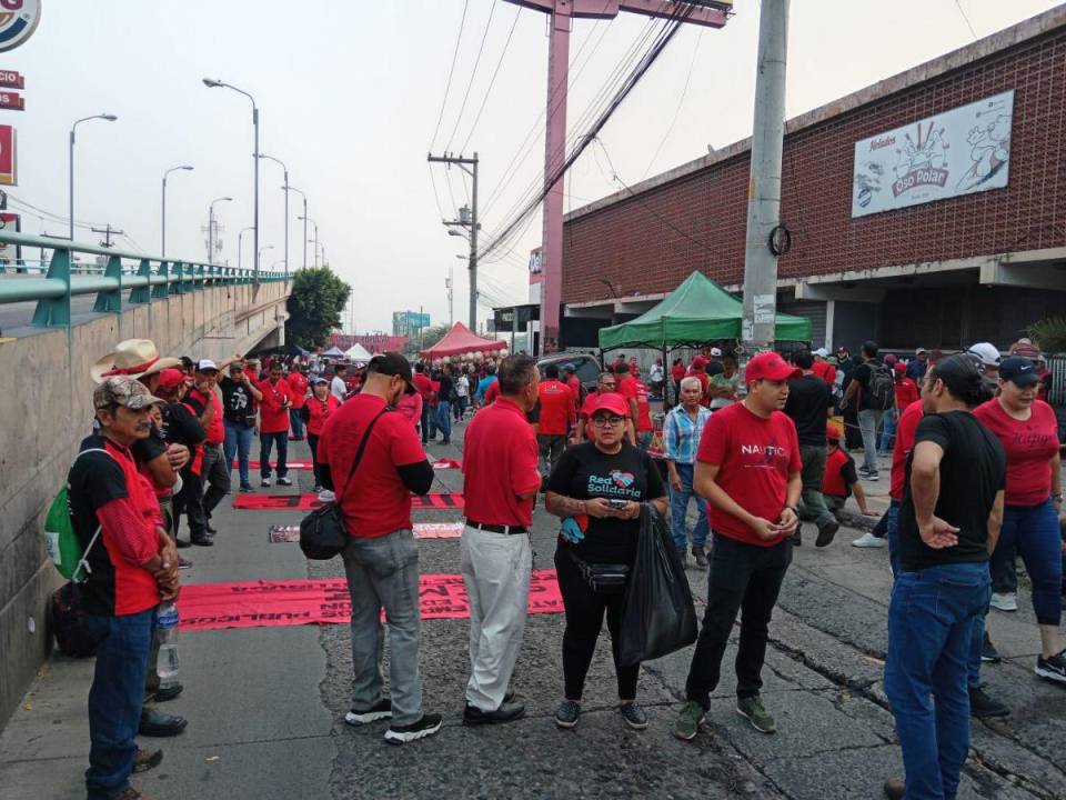 En Honduras, los trabajadores se unen en la conmemoración del Día Internacional del Trabajo este 1 de mayo, mediante una marcha en donde manifestaron diferentes peticiones, entre ellas, el respeto de los derechos laborales.