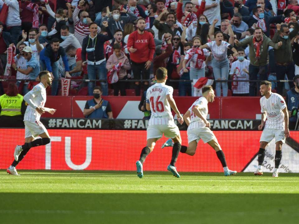 El Sevilla se afianzó en la segunda posición como el más cercano perseguidor del Real Madrid.