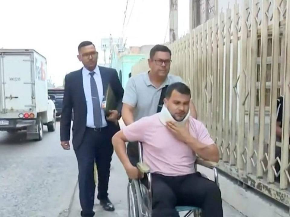 El exfutblista Rubén Matamoros llegó a los tribunales para estar presente en la audiencia donde se conocerá que sigue en el proceso contra el conductor que enlutó a su familia.