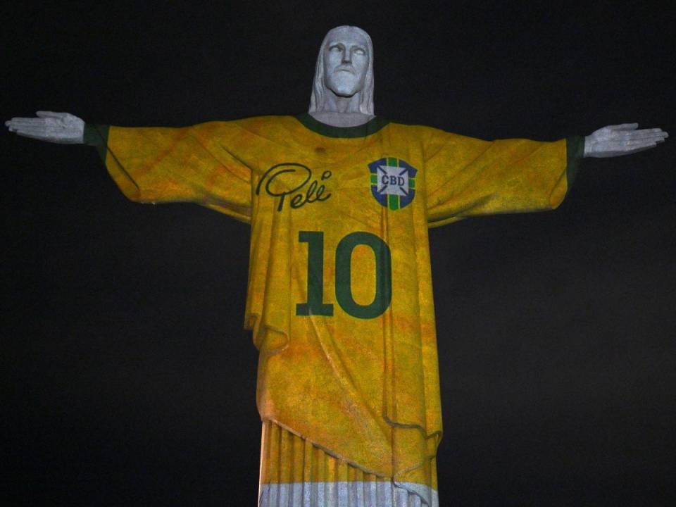 Cristo Redentor de Río de Janeiro, Brasil, es iluminado y se viste con el ‘10’ de Pelé.