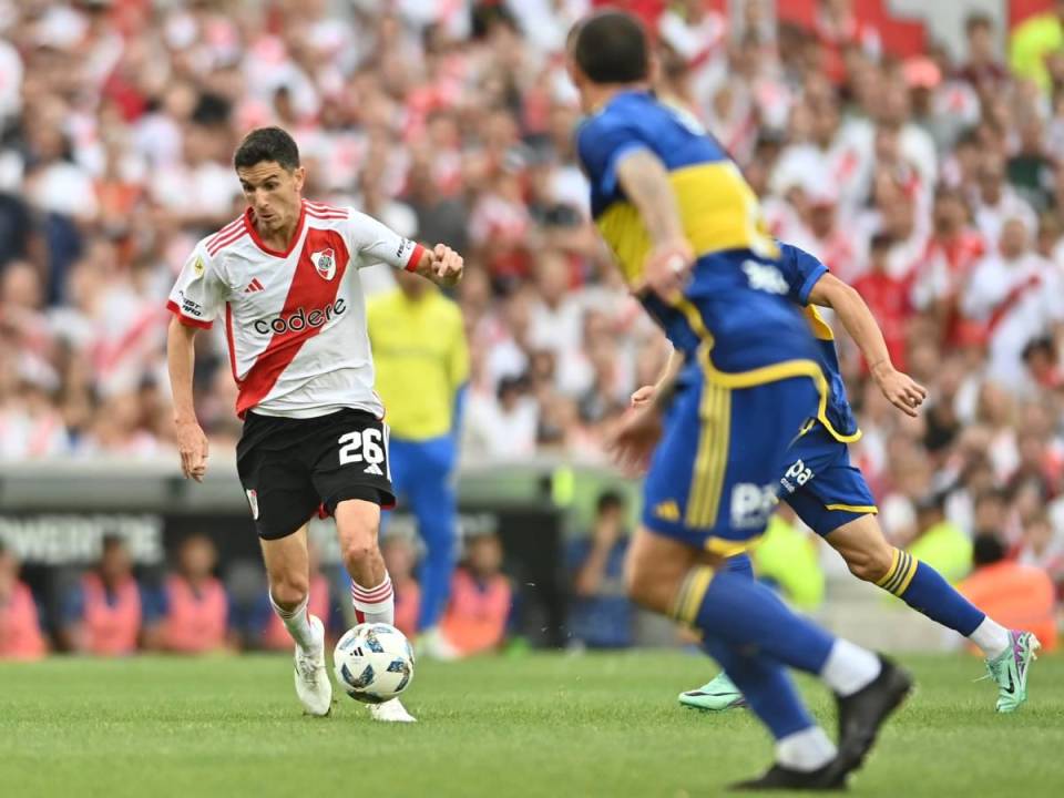 El Superclásico se jugó con un Monumental totalmente lleno.