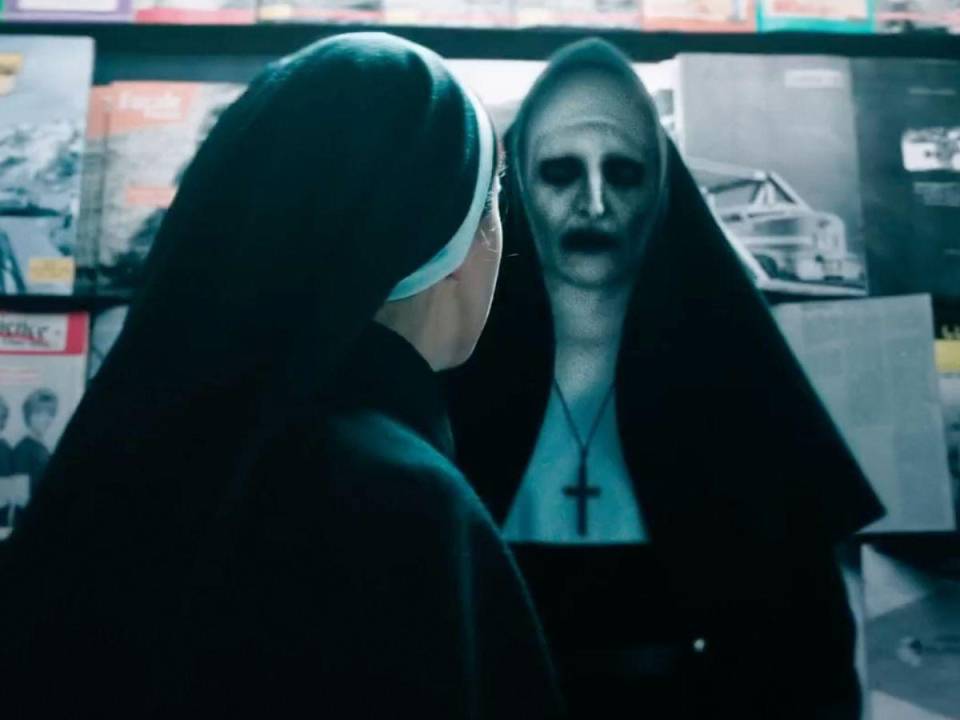 Extraída del universo de “El conjuro”, esta nueva cinta llega a la gran pantalla cinco años después del desenlace de “La monja” (2018).