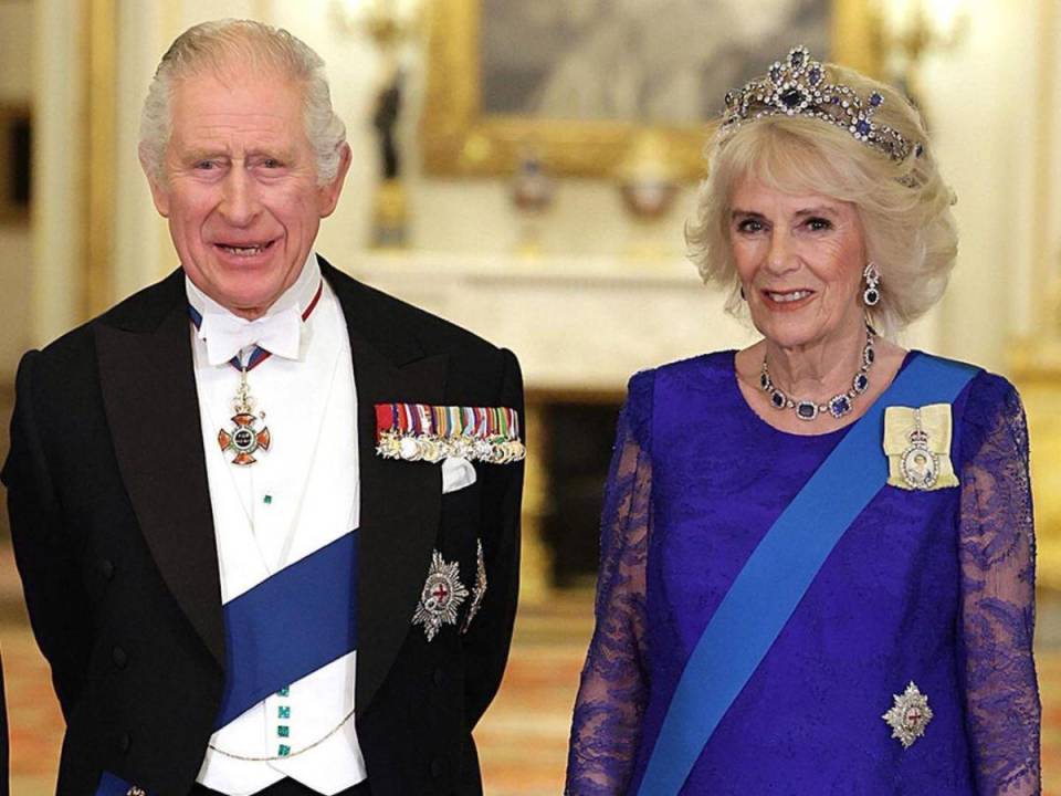 La reina consorte <b>Camila</b> llevará la corona de la abuela de Isabel II, la reina María, en la ceremonia que marcará su coronación y la del nuevo rey Carlos III el 6 de mayo, anunció el martes el Palacio de Buckingham.