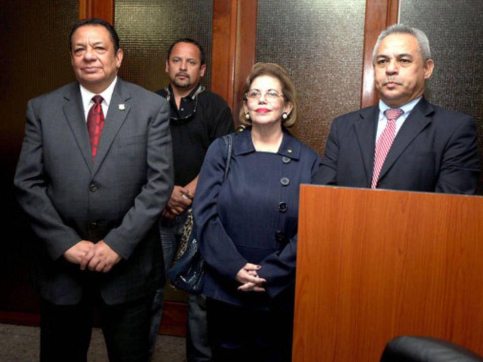 Los magistrados José Antonio Gutiérrez Navas, Rosalinda Cruz Sequeira, José Francisco Ruiz Gaekel y Gustavo Enrique Bustillo Palma fueron destituidos por el Congreso Nacional en 2012.