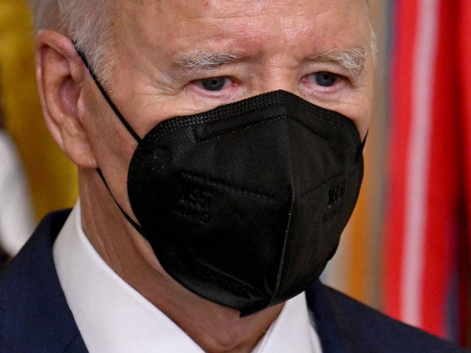 El presidente de Estados Unidos, Joe Biden, llevará mascarilla por precaución después de que la primera dama, Jill Biden, contrajo covid.