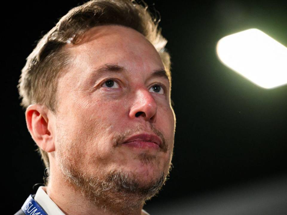Elon ha dicho que su plataforma de IA no será políticamente correcta.