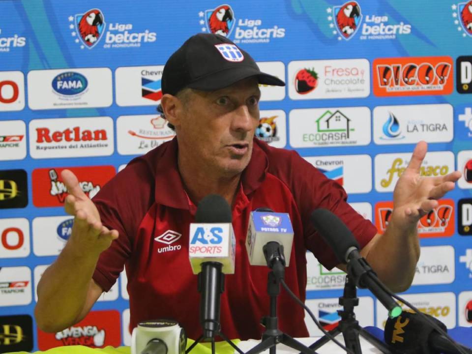 Troglio abandona conferencia de prensa luego de perder invicto con el Olimpia