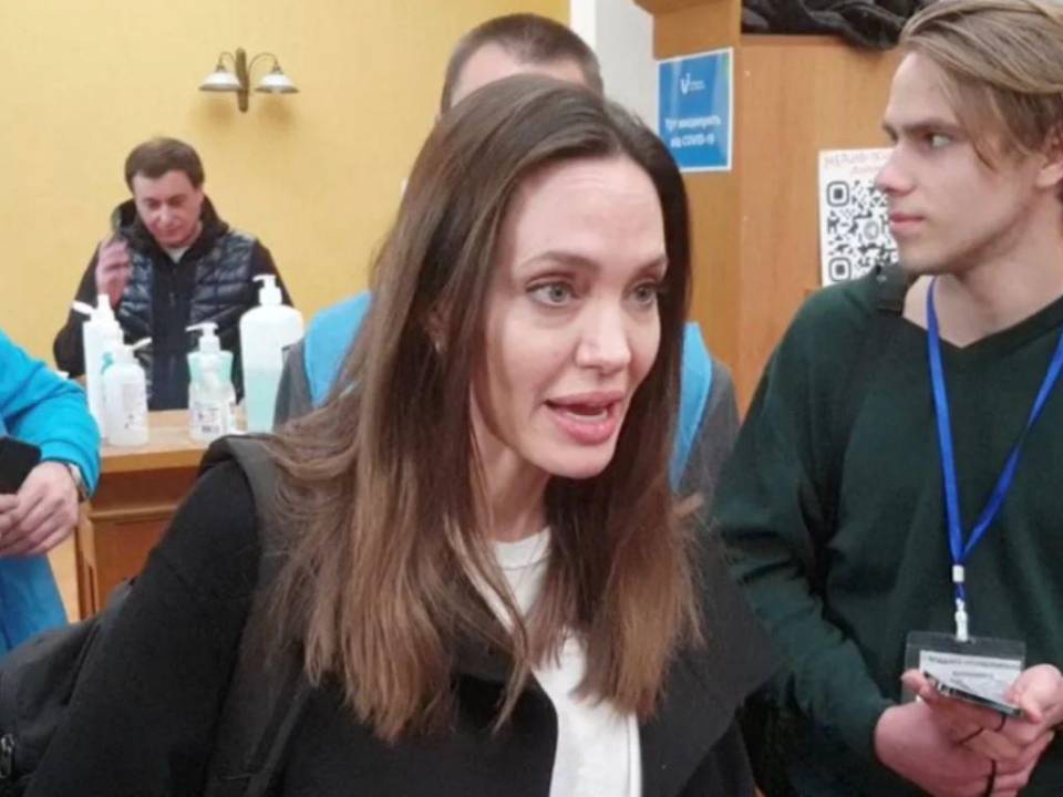 La actriz de 46 años se ha encargado de visitar diferentes refugios en el territorio ucraniano en los últimos días.