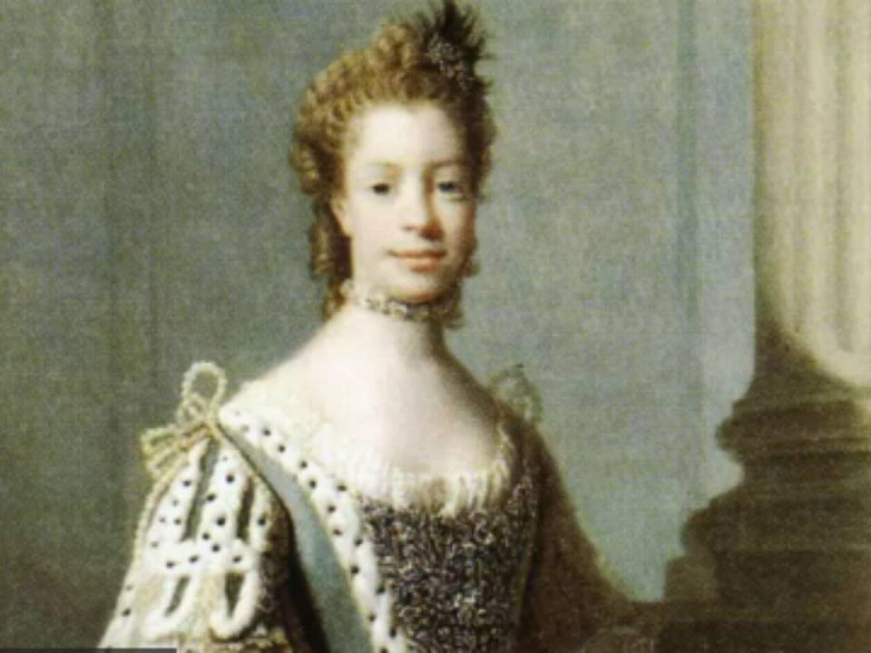 Carlota de Mecklemburgo-Strelitz nació en Alemania el 19 de mayo de 1744. Era descrita como una joven educada, amante de las artes y conocedora de la lengua francesa. Charlotte fue mecenas de las artes y una entusiasta botánica que ayudó a expandir Kew Gardens.