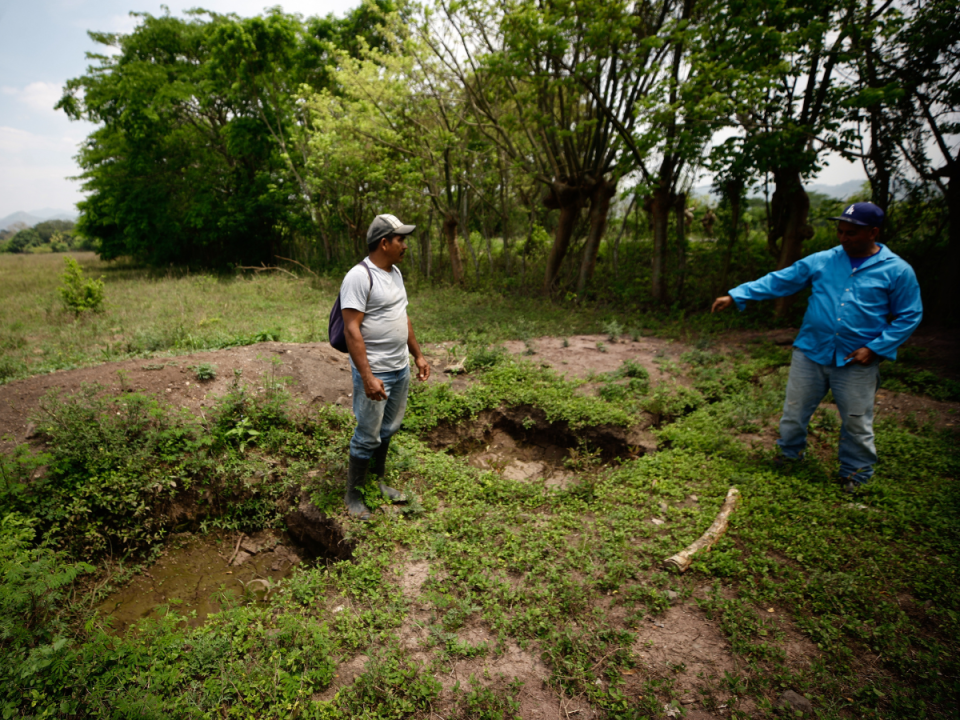 Los productores en el Valle de Jamastrán ya no tienen esperanza de que el proyecto de riego continúe. En algunos puntos solo quedan los agujeros donde estarían los pozos.