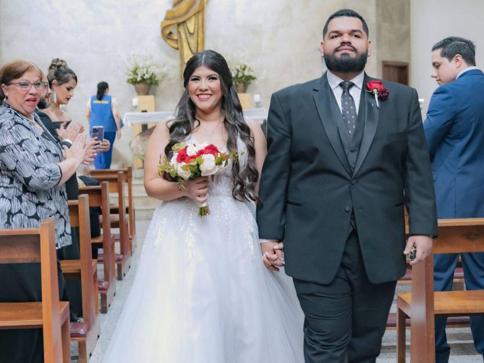 Después de cinco años de noviazgo, Jorge Luis Contreras González finalmente pasó por el altar junto a Andrea Gisell Almendárez Santos.