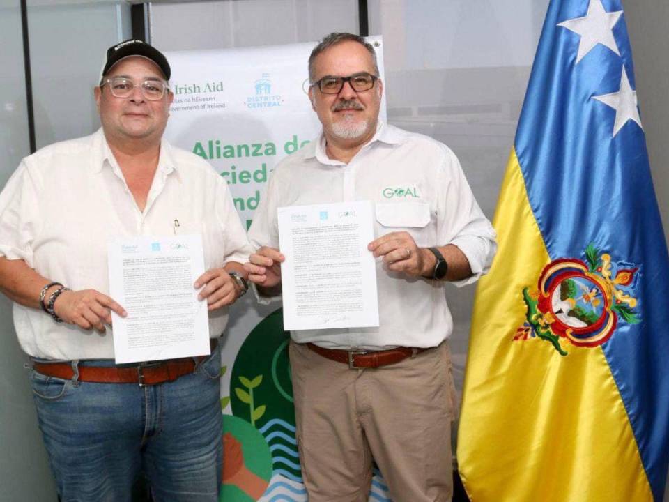 El alcalde de la capital, Jorge Aldana y las autoridades de GOAL firmaron el convenio. Adenmás se entregaron varios instrumentos de medición.