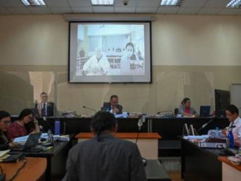 Un general retirado, Benedicto Lucas García, de 91 años, enfrenta un juicio en Guatemala por su presunta participación en el genocidio de más de 1,200 indígenas mayas ixiles entre 1978 y 1982, durante el gobierno de su hermano, el presidente Romeo Lucas García.