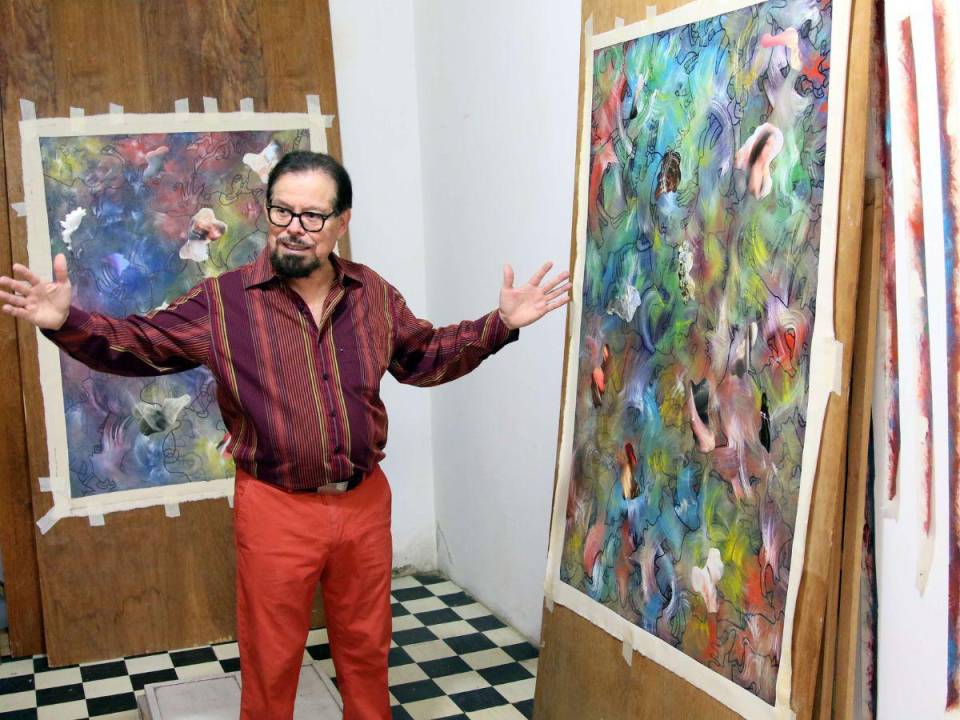 Francisco Alvarado compartió los detalles de ambos proyectos durante su más reciente visita a Honduras, mientras trabajaba en una nueva serie de pinturas de gran formato.