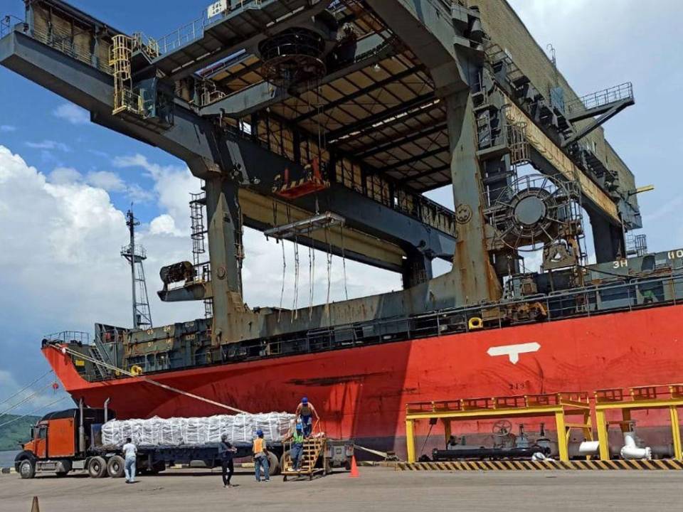 La ampliación del puerto de San Lorenzo es una de las obras que construirá la empresa CHEC para mejorar el comercio de bienes.