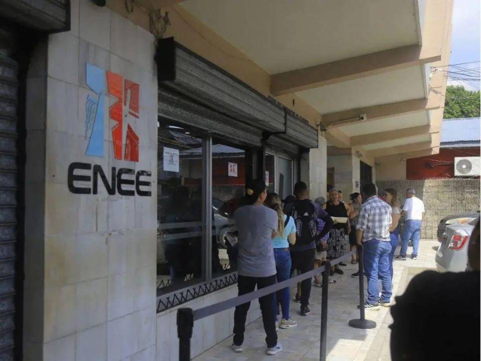 Publicaciones falsas, videos fuera de contexto y citas inventadas aprovecharon el debate sobre las reformas eléctricas para sembrar miedo y confusión sobre el futuro de la ENEE.