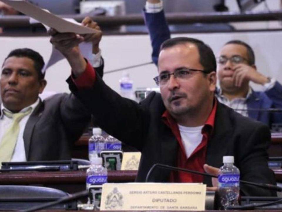 El congresista Sergio Castellanos aseguró que “cayó en una trampa” para votar a favor de la destitución de los magistrados por parte del expresidente de Honduras, Juan Orlando Hernández, cuando este era presidente del Congreso Nacional.