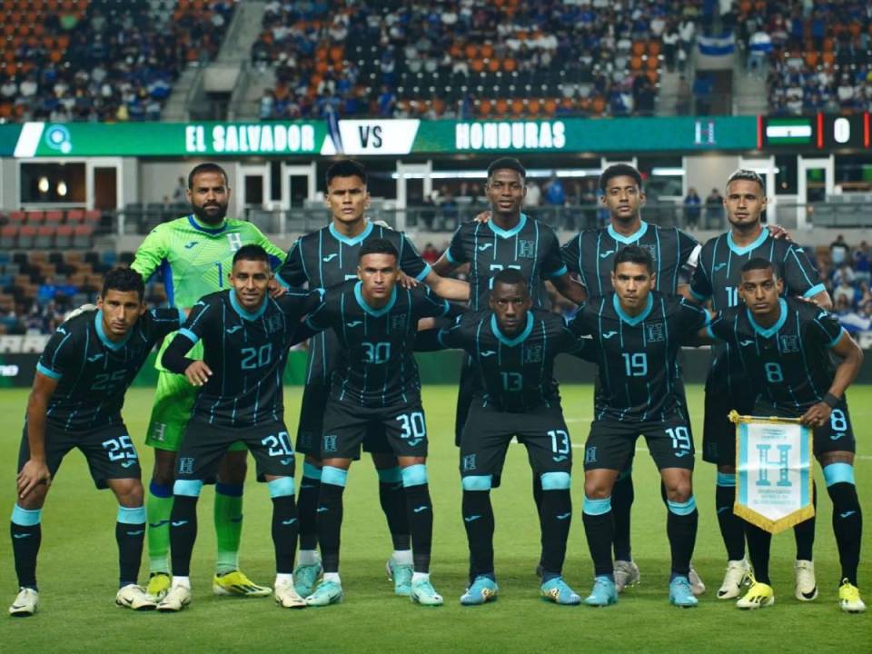 La selección de Honduras perdió contra Costa Rica y empató ante El Salvador.