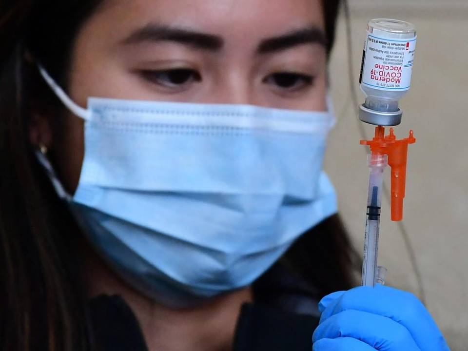 La nueva vacuna de Moderna estará destinada a personas mayores de 12 años.