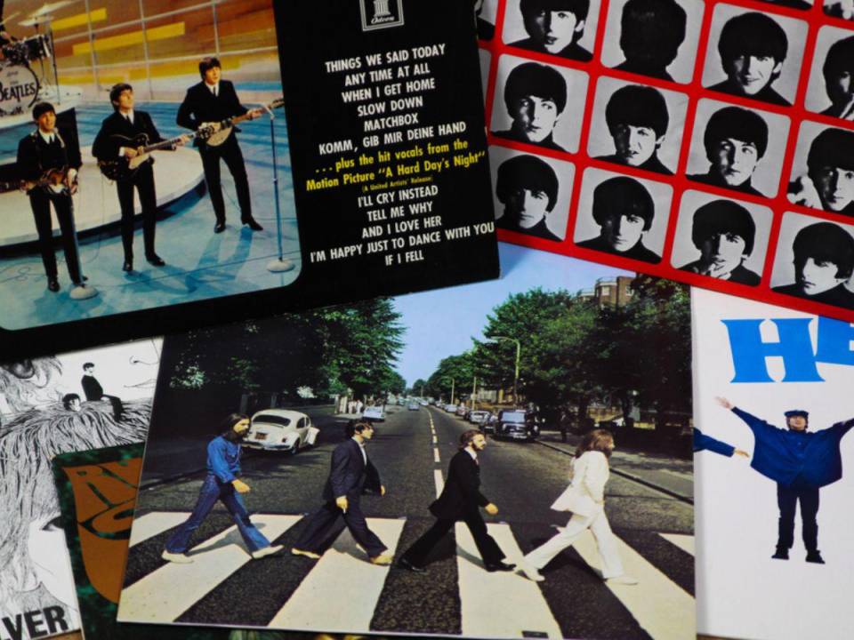 Los Beatles, que vuelven 53 años después de su separación con una “última canción” inédita, revolucionaron en pocos años el rock mundial. Alrededor de su fama proliferaron anécdotas pero también numerosas leyendas urbanas, algunas de ellas recogidas a continuación: