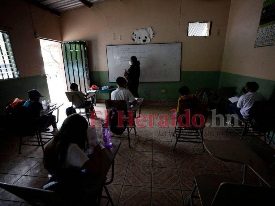 Así se vivió el retorno a clases presenciales en los centros educativos de la capital (Fotos)