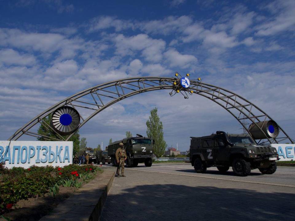El jefe de la agencia nuclear ucraniana Energoatom, Petro Kotin, hizo a su vez un llamado para desalojar a los ocupantes rusos y crear una “zona desmilitarizada” en el recinto de la planta.