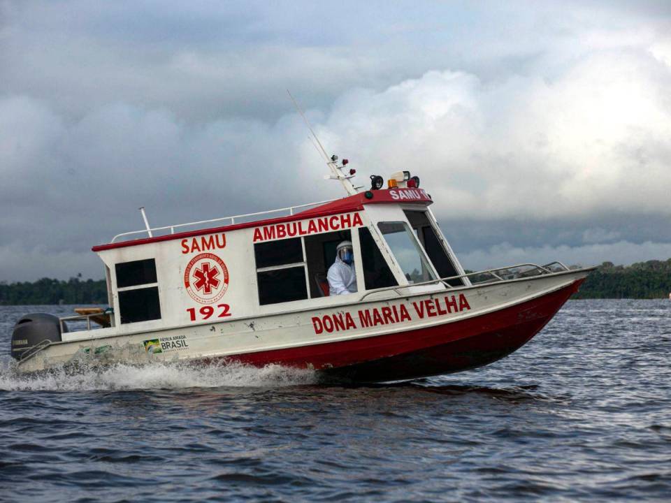 Pescadores a inmediaciones de Braganca encontraron un bote con una veintena de cadávares.