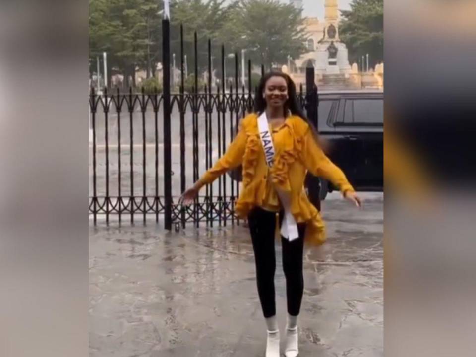 Conmueve video de reacción de Miss Namibia a la lluvia en El Salvador
