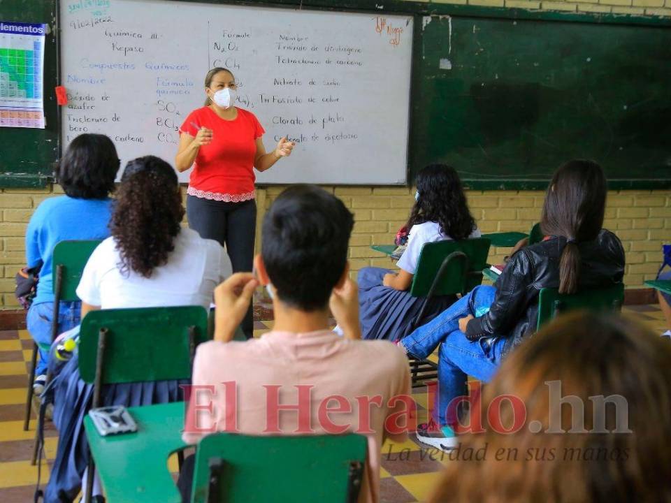 Educación carga con el desafío de cumplir con los indicadores educativos de permanencia y promoción del año escolar.