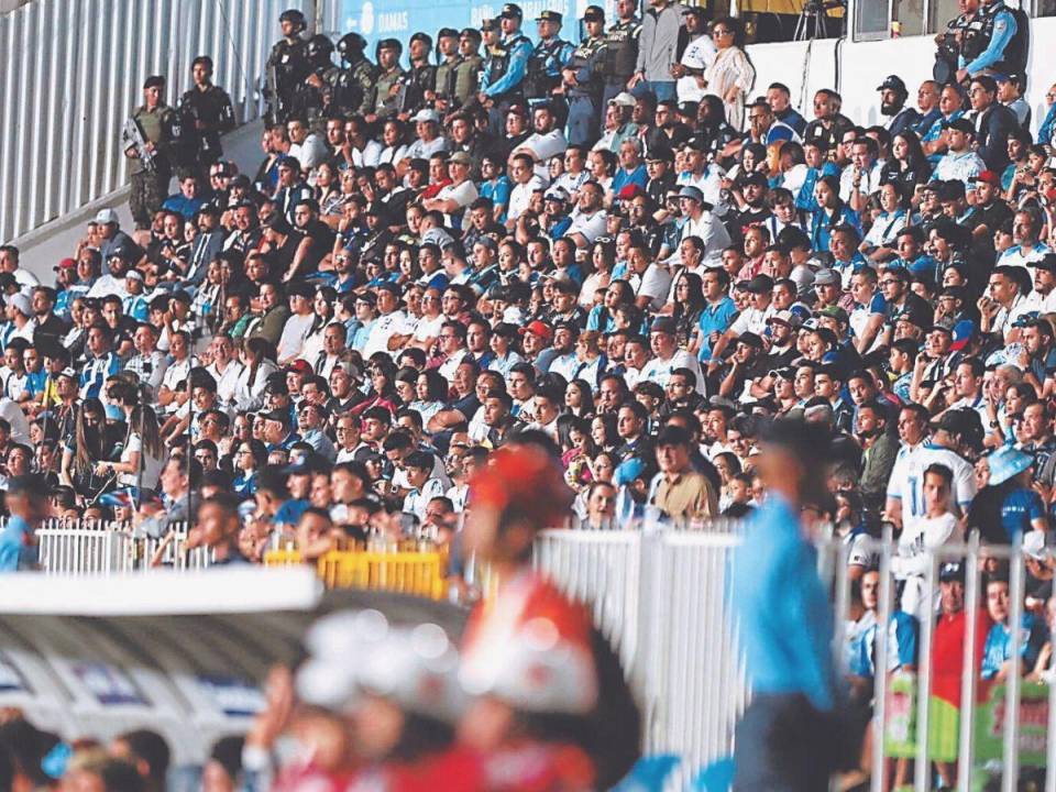 Los portones el día del partido se abrirán a la 1:30 PM y habrá un total de 900 policías que resguardarán la integridad de los fanáticos que asistan al estadio.