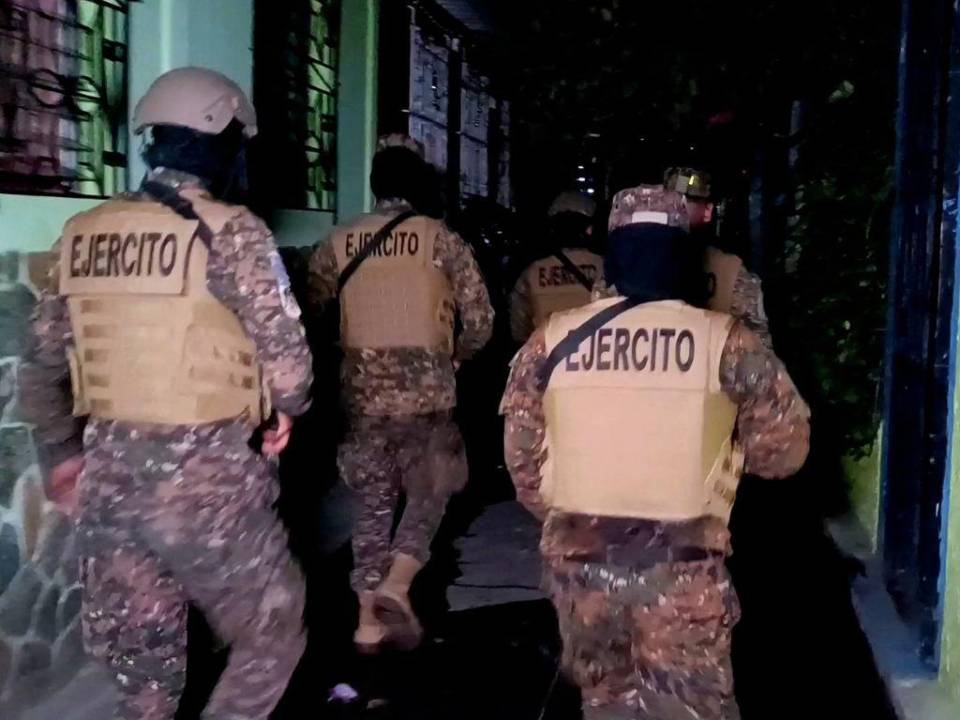 El mandatario salvadoreño había anunciado el 23 de noviembre que cercaría ciudades para que los militares busquen casa por casa y arresten a pandilleros.