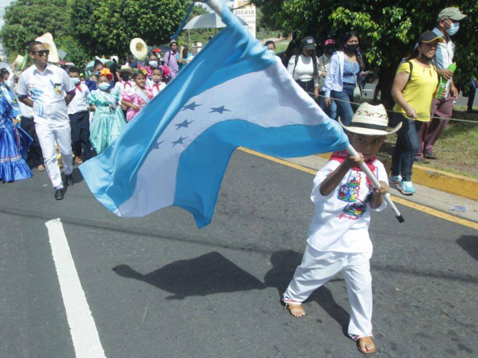 Con mucho entusiasmo, los pequeños harán su presentación para honrar a la patria en los primeros desfiles que se harán este año.