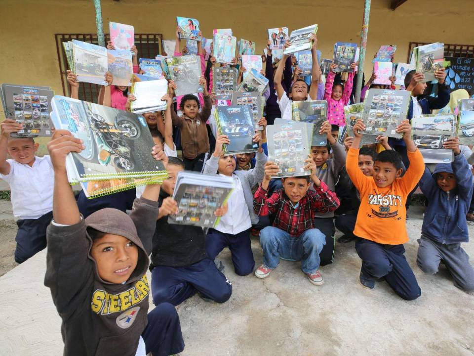 La emoción y alegría que irradian los pequeños al tener sus nuevas herramientas escolares es la mayor satisfacción para EL HERALDO y sus colaboradores. En 2020, este grupo de educandos de la Escuela José Trinidad Cabañas en Lepaterique nos dieron una muestra de ello.