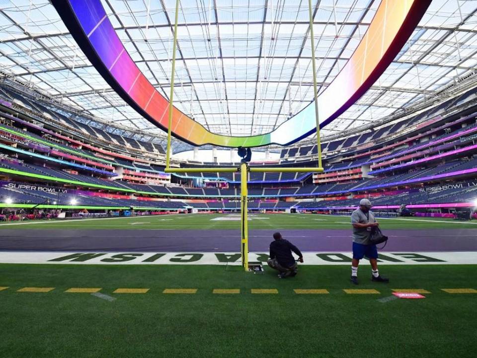 Así luce el espectacular Estadio So-Fi en Inglewood, California, en donde este domingo se vivirá el Super Bowl.