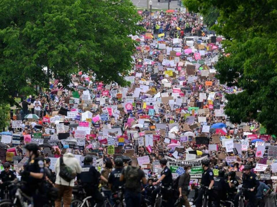 Miles de personas también se dieron cita en Texas y en Kentucky y también en otras partes del país en concentraciones más pequeñas.