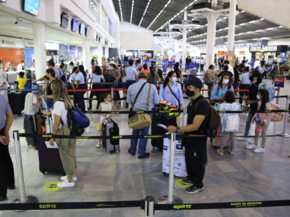 La encuesta abarcó 322 personas en el aeropuerto Ramón Villeda Morales de San Pedro Sula y 314 en Palmerola.