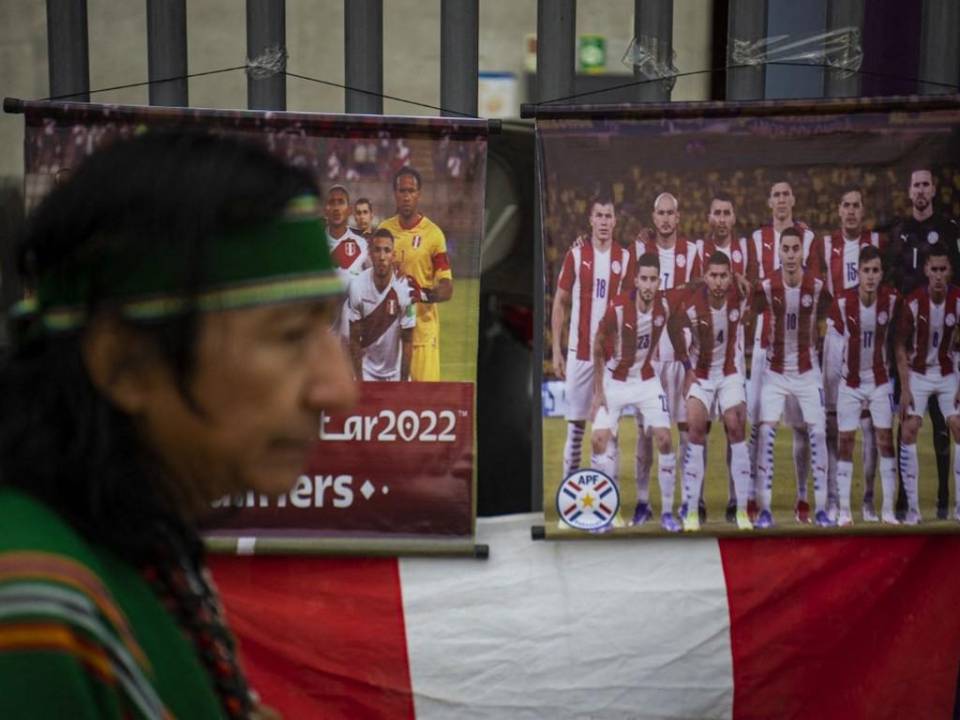 Los curanderos colocaron amuletos de madera sobre la fotografía de la selección paraguaya para “neutralizar” su desempeño.