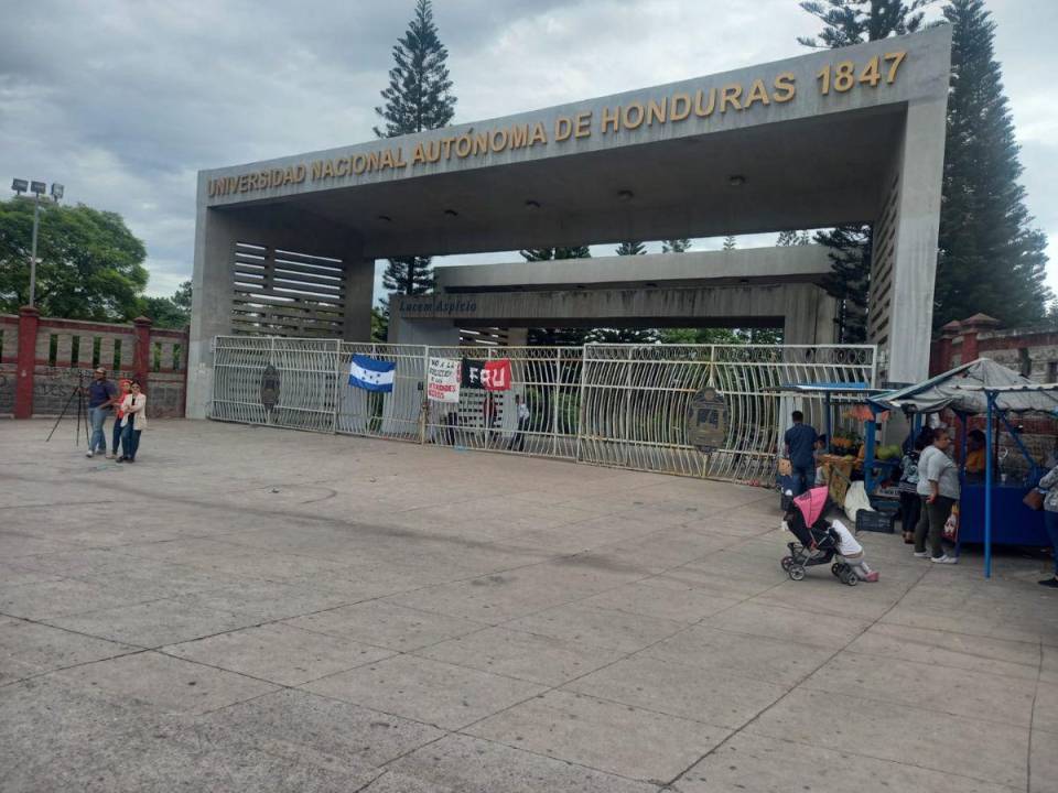 Los protestantes advirtieron que la toma de Ciudad Universitaria será de manera indefinida y piden a las autoridades gubernamentales tomar cartas en el asunto para evitar una crisis en la UNAH.