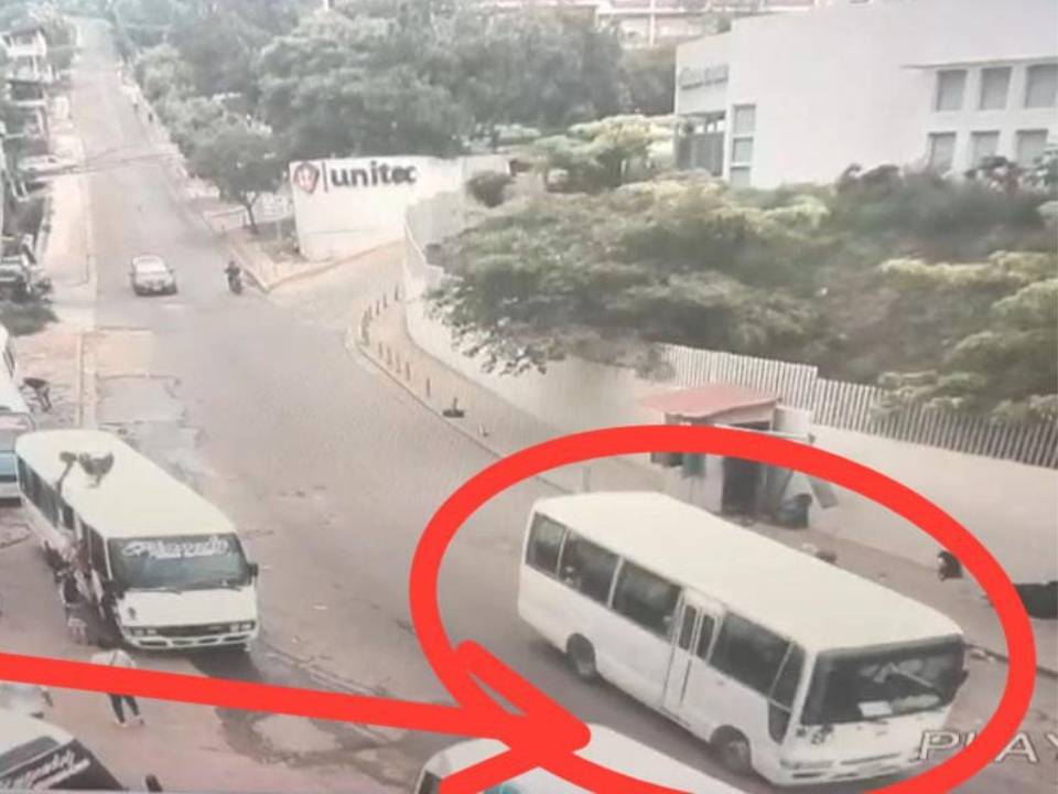 VIDEO: Así fue el tiroteo que dejó a dos alumnos heridos dentro de bus escolar en la capital