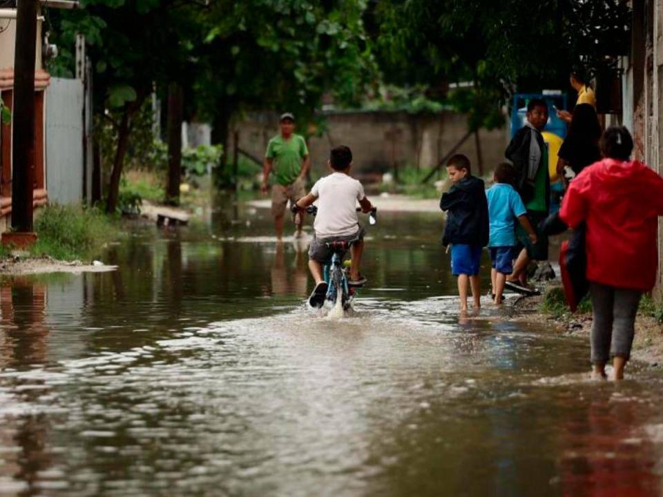 Las autoridades decretaron alerta verde en las zonas del país que fueron afectadas por las fuertes lluvias.