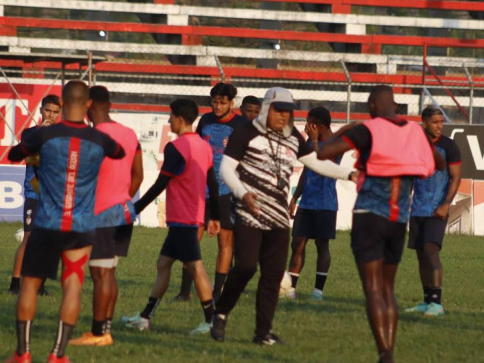 Jhon Jairo López, técnico del Real Sociedad, en entrevista expresa las ganas de quitarle el invicto al Olimpia.