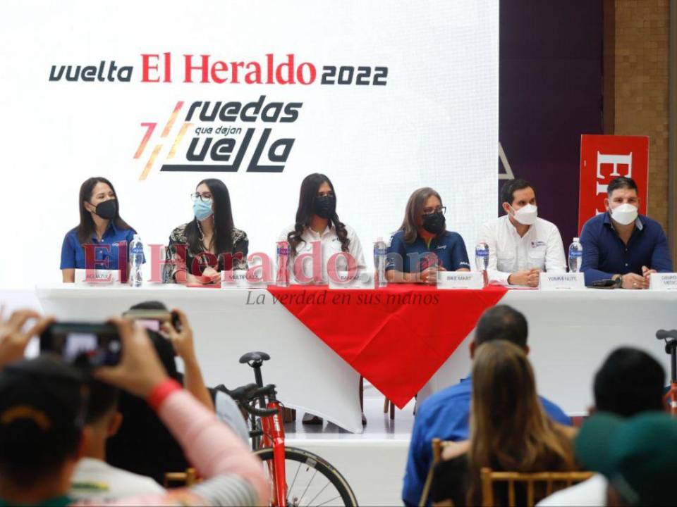 Miembros de la mesa principal durante el lanzamiento del esperado proyecto de EL HERALDO.