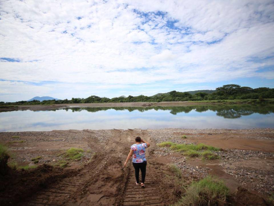 En las calles de El Cubulero y de la Costa de los Amates todavía se refleja el impacto de las inundaciones producto de la crecida del río Goascorán y de las intensas lluvias durante el presente año.