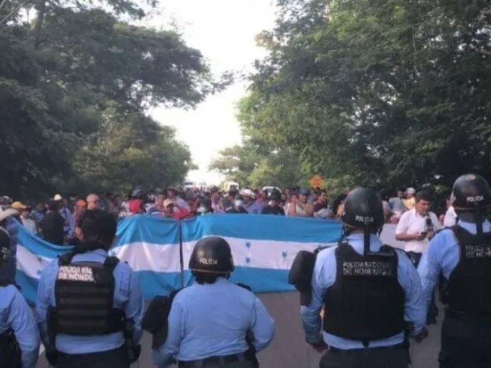 Los manifestantes aseguran que nadie saldrá o entrará de Choluteca hasta que se resuelva el conflicto.