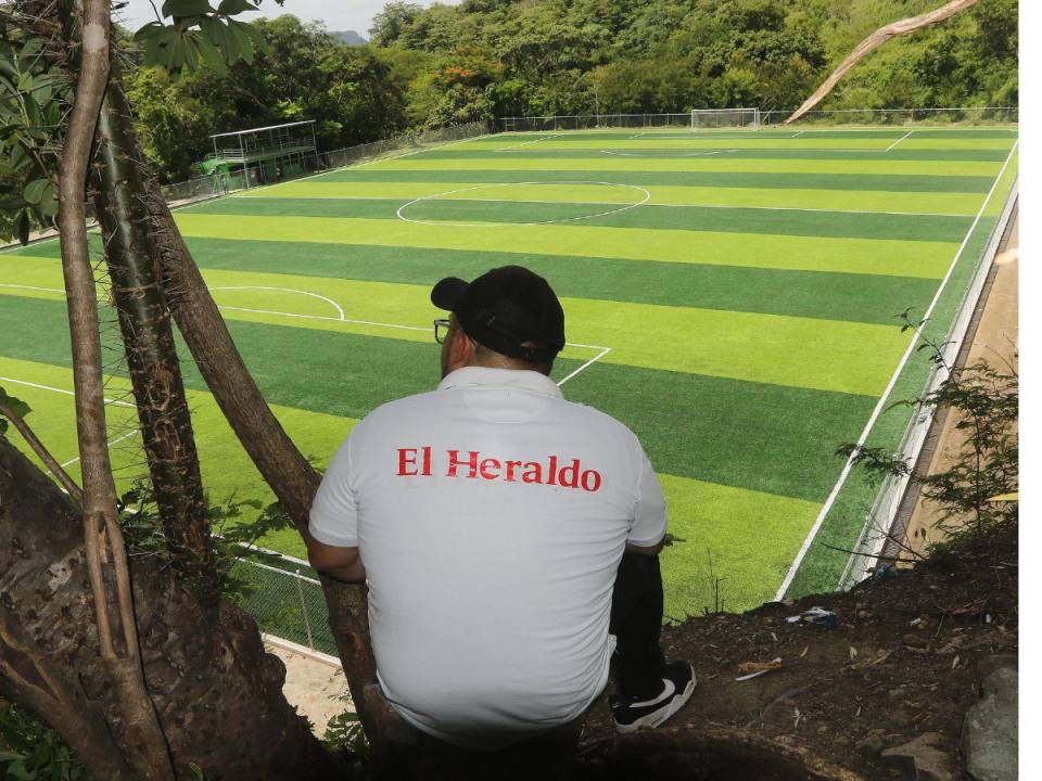 Para terminar la construcción de cinco canchas Condepor modificó en dos ocasiones el contrato. En la imagen, la instalación deportiva en Soledad, El Paraíso.