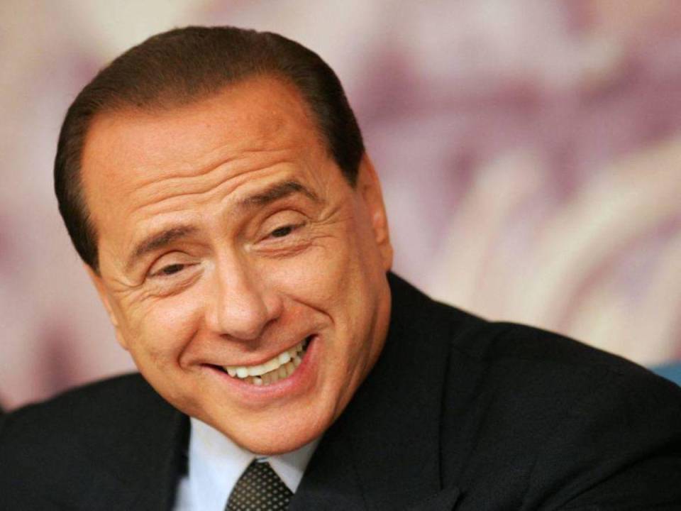 Berlusconi, cuyos orígenes patrimoniales siguen rodeados de misterio, deja también 100 millones de euros a su hermano Paolo, así como 30 millones de euros a su sulfuroso amigo y socio Marcello Dell’Utri.