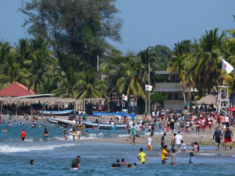 Las playas, ya sea de la zona norte o sur, son los destinos más visitados por los hondureños durante el feriado.