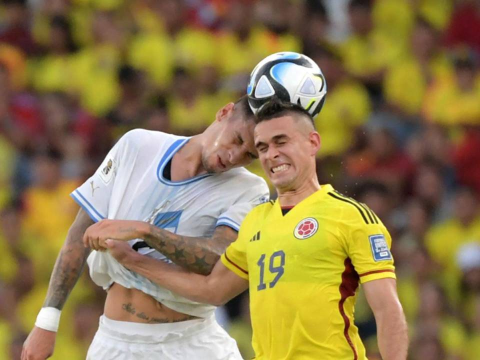 Uruguay empata 2-2 contra Colombia en las Eliminatorias CONMEBOL.